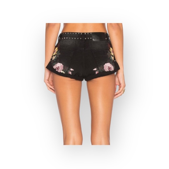 HTF: new One Teaspoon 𑁍 Floral Embroidery Bandit Cut Off Shorts 𑁍 Fox Black 26 - Picture 13 of 16